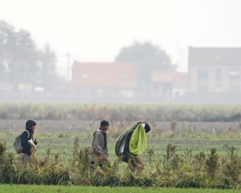 France ready to break European rights law on deportation